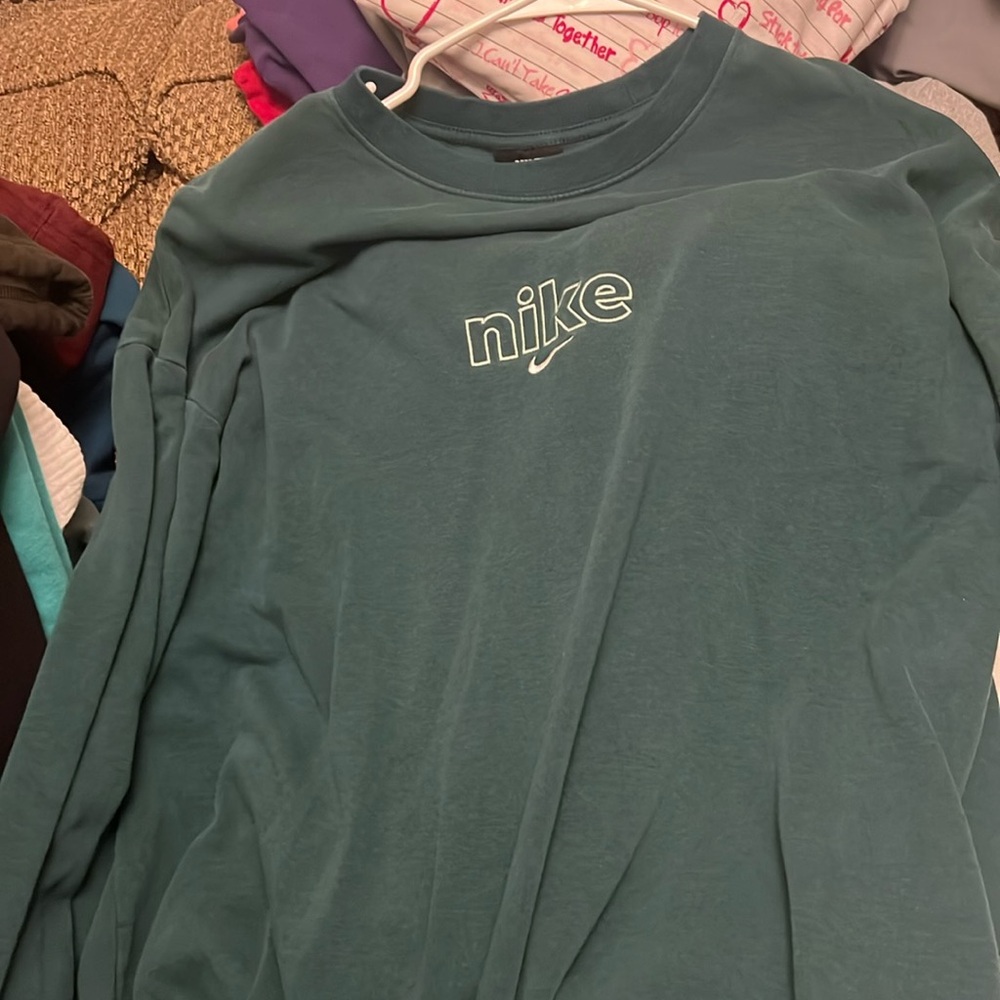 women’s nike sweatshirt